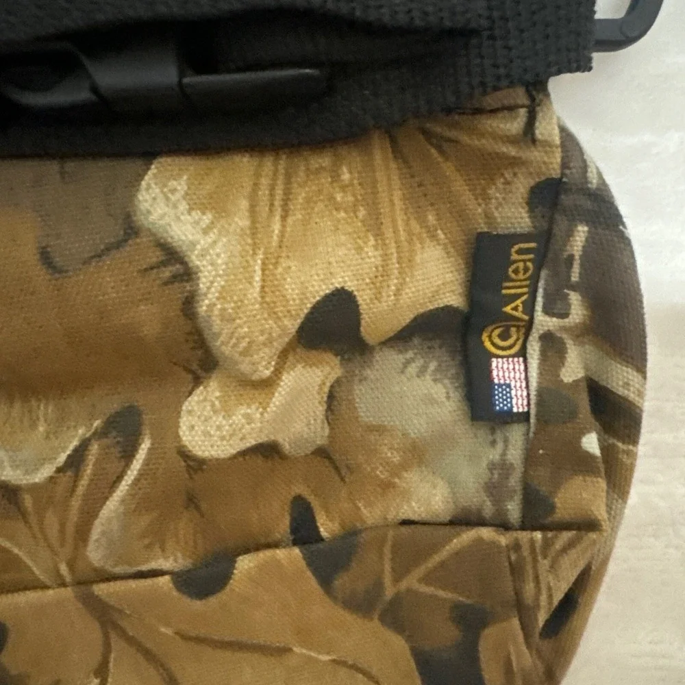 Marlin Real Leaf Pouch 10x7 With Strap